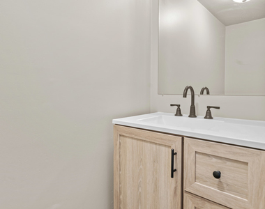 16527 Orange Avenue - Photo Thumbnail 9