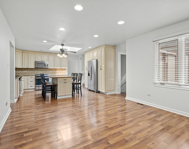 16527 Orange Avenue - Photo Thumbnail 2