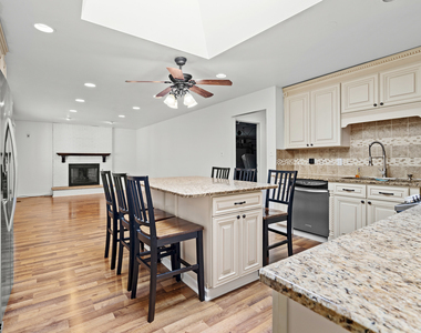 16527 Orange Avenue - Photo Thumbnail 5