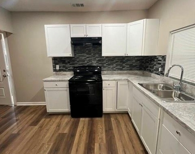 771 Harold Street - Photo Thumbnail 2