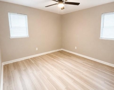 3096 Sharon Drive - Photo Thumbnail 5