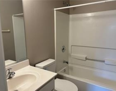 3300 Hidden Cove Circle - Photo Thumbnail 13