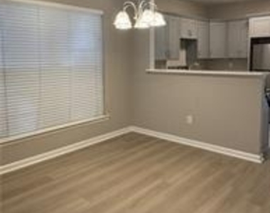 3300 Hidden Cove Circle - Photo Thumbnail 7