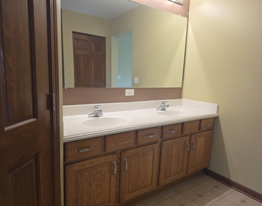 2350 Fishhook Way - Photo Thumbnail 16