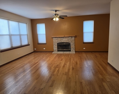 2350 Fishhook Way - Photo Thumbnail 3