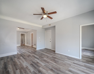 7916 S Throop Street - Photo Thumbnail 4