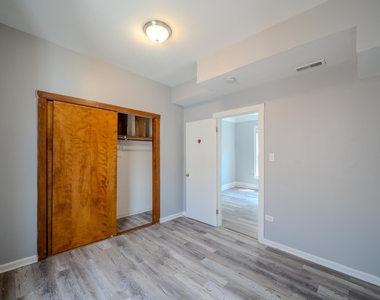7916 S Throop Street - Photo Thumbnail 13