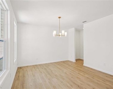 240 Silverleaf Trl - Photo Thumbnail 8