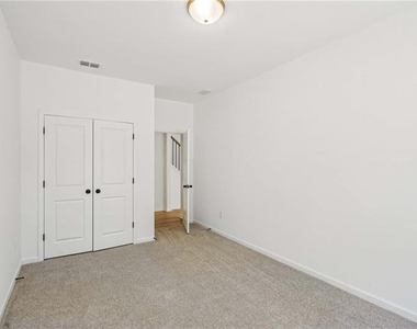 240 Silverleaf Trl - Photo Thumbnail 17