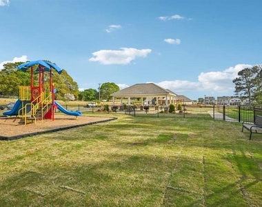 240 Silverleaf Trl - Photo Thumbnail 32