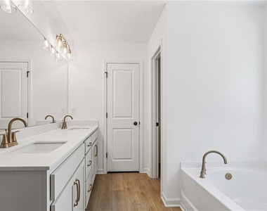 240 Silverleaf Trl - Photo Thumbnail 12