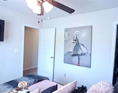 684 Armitage Way - Photo Thumbnail 11