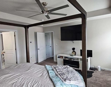 684 Armitage Way - Photo Thumbnail 16