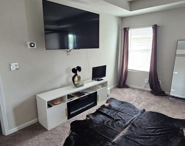 684 Armitage Way - Photo Thumbnail 17