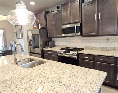 684 Armitage Way - Photo Thumbnail 8