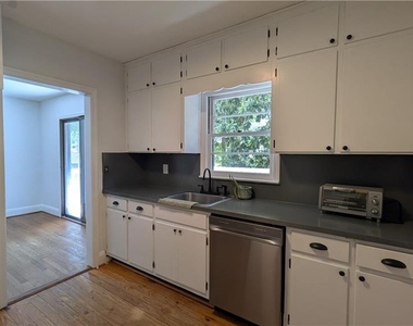 4300 Rickenbacker Way Ne - Photo Thumbnail 8