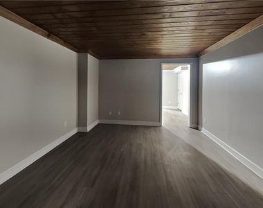 811 Springdale Crossing - Photo Thumbnail 5