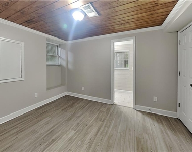 811 Springdale Crossing - Photo Thumbnail 14
