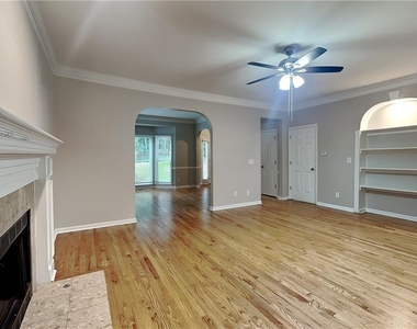 811 Springdale Crossing - Photo Thumbnail 2