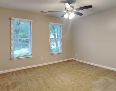 811 Springdale Crossing - Photo Thumbnail 16