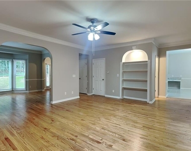 811 Springdale Crossing - Photo Thumbnail 1