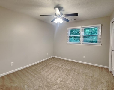 811 Springdale Crossing - Photo Thumbnail 17