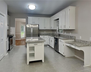 811 Springdale Crossing - Photo Thumbnail 6