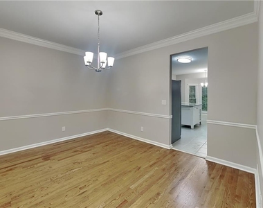 811 Springdale Crossing - Photo Thumbnail 8