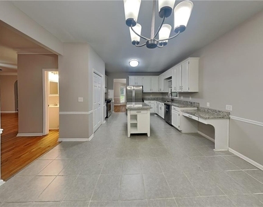811 Springdale Crossing - Photo Thumbnail 7