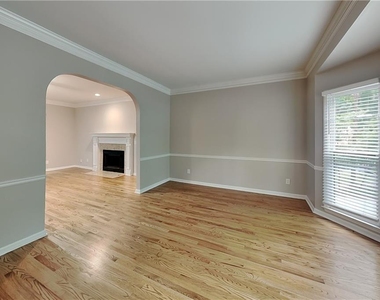 811 Springdale Crossing - Photo Thumbnail 3