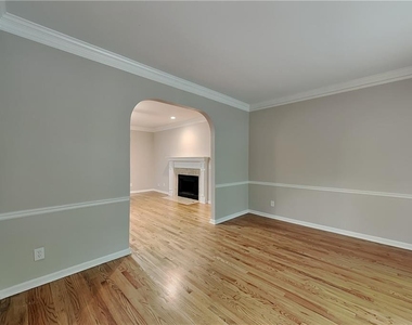 811 Springdale Crossing - Photo Thumbnail 4