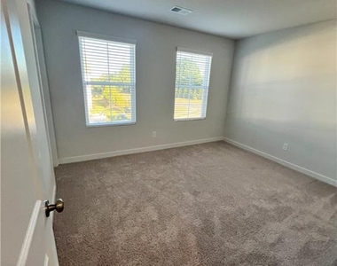 21 Founders Drive - Photo Thumbnail 19