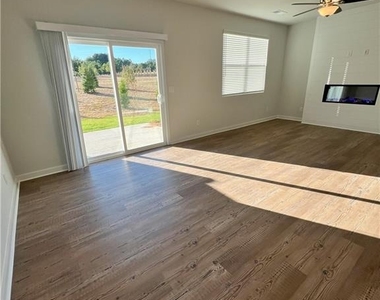 21 Founders Drive - Photo Thumbnail 8