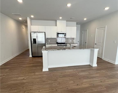 21 Founders Drive - Photo Thumbnail 4