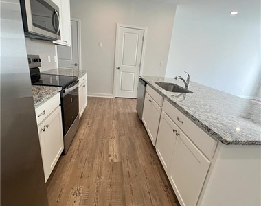21 Founders Drive - Photo Thumbnail 5