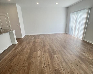 21 Founders Drive - Photo Thumbnail 9