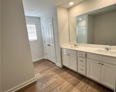 21 Founders Drive - Photo Thumbnail 15