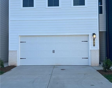 21 Founders Drive - Photo Thumbnail 1