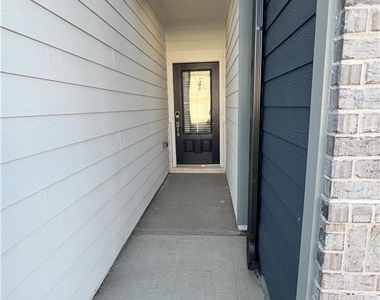 21 Founders Drive - Photo Thumbnail 2