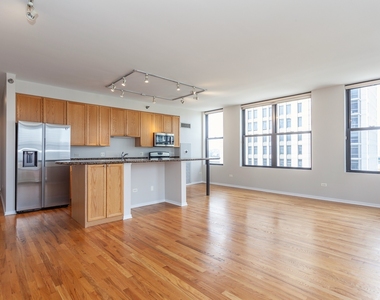 330 N Jefferson Street - Photo Thumbnail 5