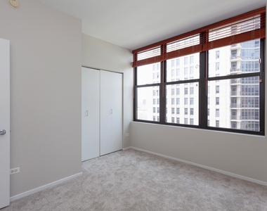 330 N Jefferson Street - Photo Thumbnail 15