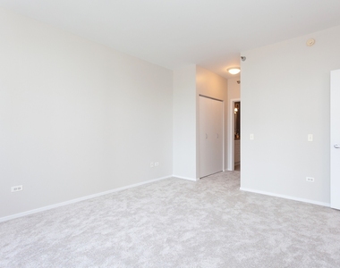 330 N Jefferson Street - Photo Thumbnail 10