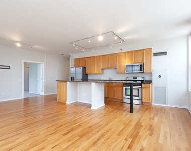 330 N Jefferson Street - Photo Thumbnail 3