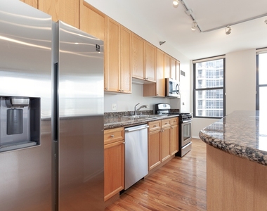 330 N Jefferson Street - Photo Thumbnail 7
