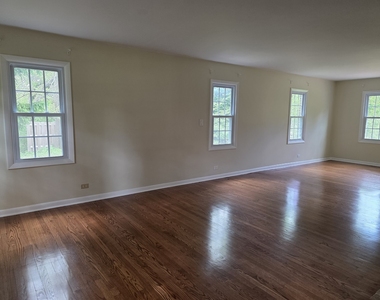 87 W Surrey Lane - Photo Thumbnail 10