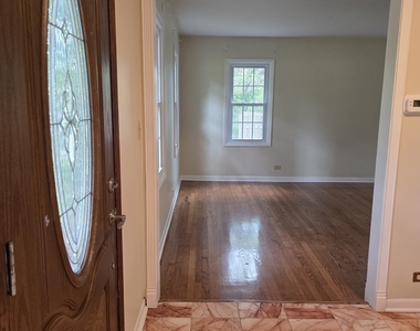 87 W Surrey Lane - Photo Thumbnail 4