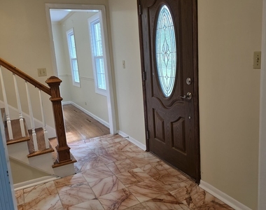 87 W Surrey Lane - Photo Thumbnail 7