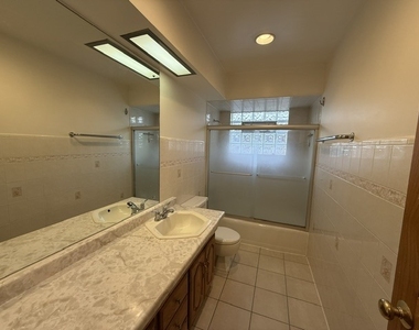 2185 Lee Street - Photo Thumbnail 11