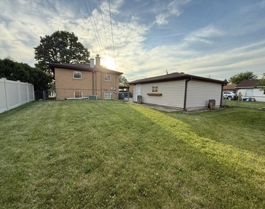 2185 Lee Street - Photo Thumbnail 6