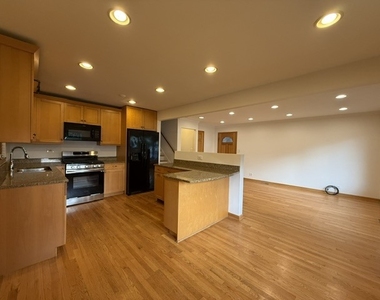 2185 Lee Street - Photo Thumbnail 8